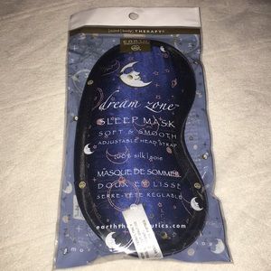 Silk Dream Zone Sleep Mask by Earth Therapeutics